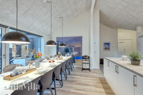 Aufenthaltsraum mit Platz für 16 im Luxusferienhaus Nr. 765.