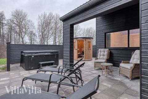 Das Luxusferienhaus Nr. 765 hat eine tolle Terrasse, die mit hochwertigen Gartenmöbeln für 16 Personen ausgestattet ist.