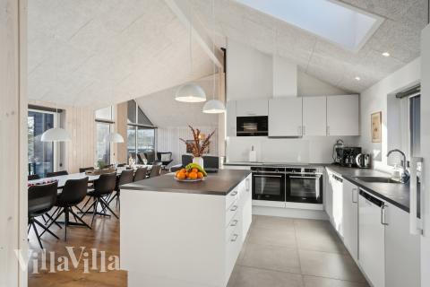 Gut ausgestattete Küche im Luxusferienhaus Nr. 597 in Südjütland.