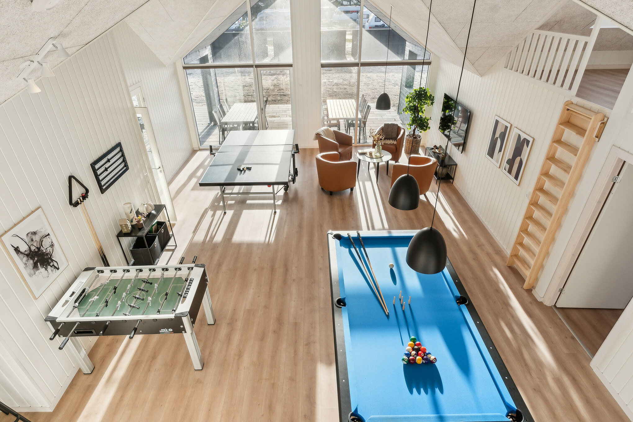 Das Luxusferienhaus 653 für 22 Personen hat einen großen Aktivitätsraum mit u. a. Billard und Darts