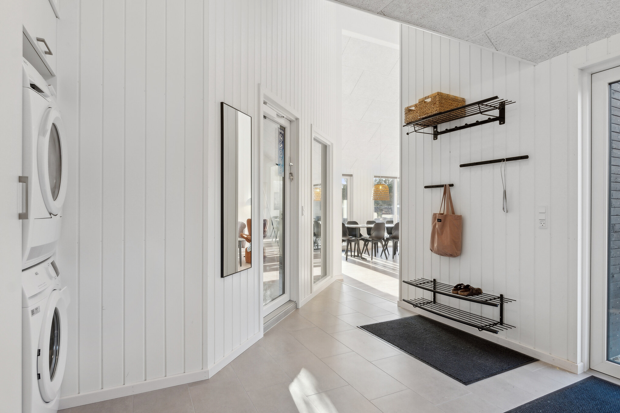 Der geräumige Eingangsbereich im Luxusferienhaus Nr. 653 in Westjütland