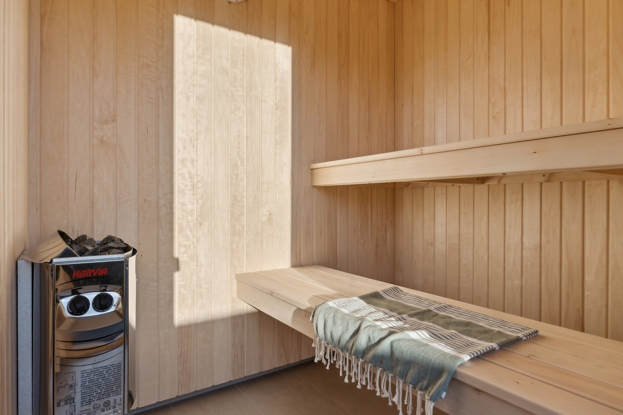 Genießen Sie die heiße Sauna im Luxusferienhaus Nr. 653 für 22 Personen