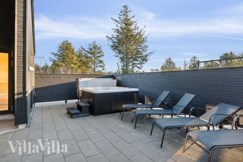 Genießen Sie den warmen Whirlpool im Luxusferienhaus Nr. 653 in Westjütland