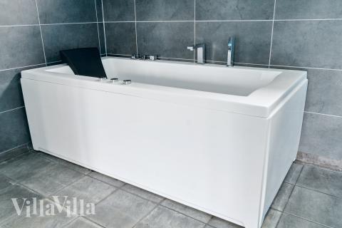 Genießen Sie den warmen Whirlpool im Luxusferienhaus Nr. 681 in Nordseeland