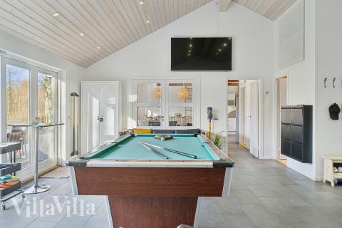 Neben den vielen schönen Stunden, die man im Poolbereich des Hauses verbringen kann, bietet das Luxusferienhaus 681 auch Spielevergnügen bei Billard/Tischtennis und Darts