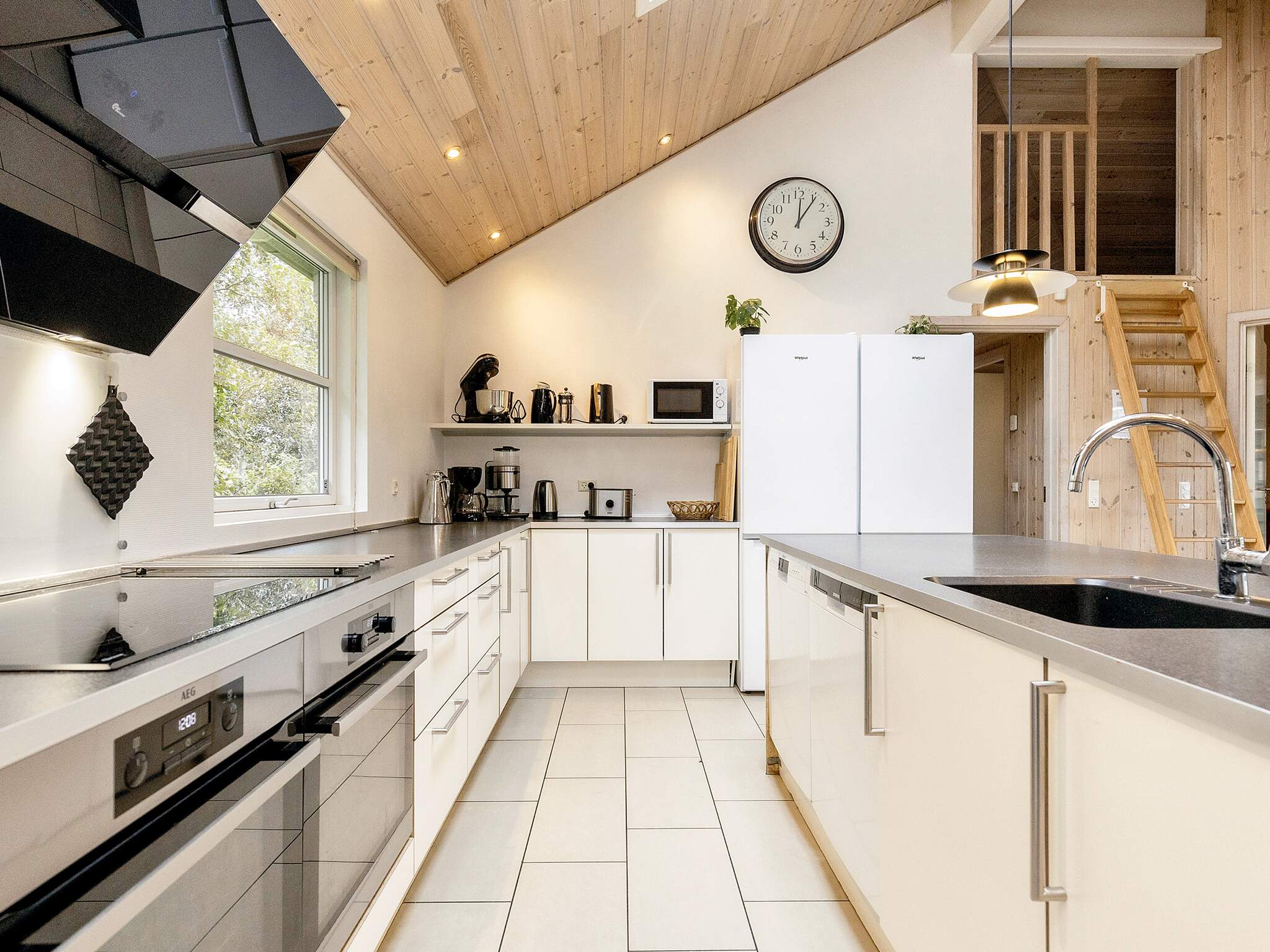 Die Küche in dem Luxusferienhaus Nr. 218 ist so gut ausgestattet, dass man problemlos Mahlzeiten für 18 Personen zubereiten kann.