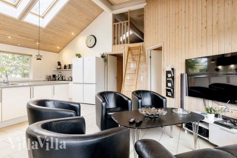 Aufenthaltsraum mit Platz für 18 im Luxusferienhaus Nr. 218.