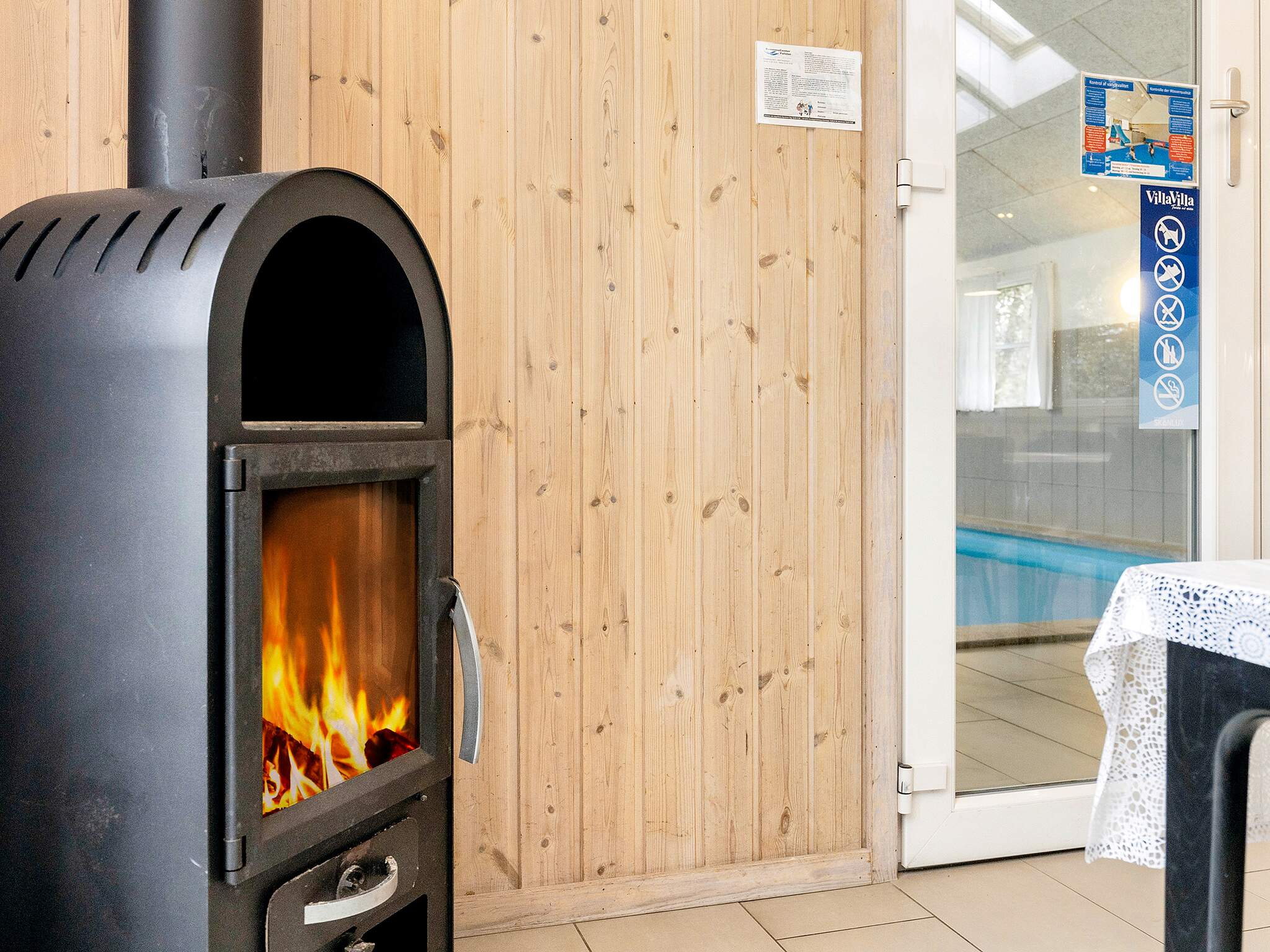 Der Aufenthaltsraum bietet Platz für 18 Personen, wenn ihr das Ferienhaus 218 in Lolland/Falster/Mön besucht.