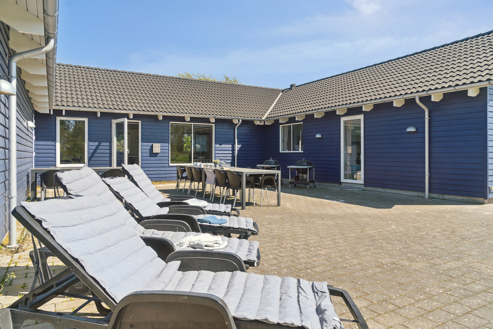 Genießen Sie einen Grillabend auf der Terrasse des Luxusferienhauses Nr. 314 in Lolland/Falster/Mön