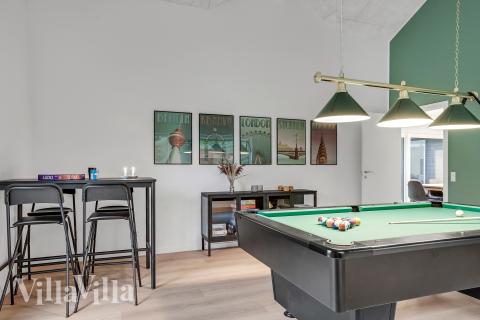 Neben den vielen schönen Stunden, die man im Poolbereich des Hauses verbringen kann, bietet das Luxusferienhaus 692 auch Spielevergnügen bei Billard/Tischtennis und Darts