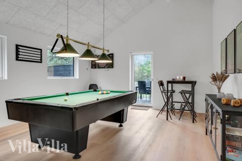 Aktivitätsraum im Luxusferienhaus Nr. 692 mit 4 Schlafzimmern und Platz für 12 Gäste.