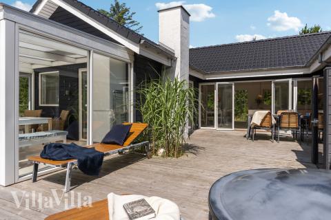 Das Luxusferienhaus Nr. 691 hat eine tolle Terrasse, die mit hochwertigen Gartenmöbeln für 10 Personen ausgestattet ist.