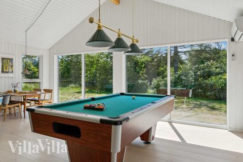 Neben den vielen schönen Stunden, die man im Poolbereich des Hauses verbringen kann, bietet das Luxusferienhaus 691 auch Spielevergnügen bei Billard/Tischtennis und Darts