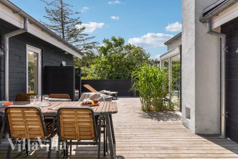 Auf der Terrasse des Ferienhauses Nr. 691 ist Platz für 10 Personen.