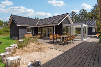 Diese schicke Haus mit Whirlpool Nr. 691 mit Platz für 10 Personen liegt in Nordjütland