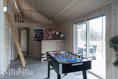 Das Luxusferienhaus 275 für 18 Personen hat einen großen Aktivitätsraum mit u. a. Billard und Darts