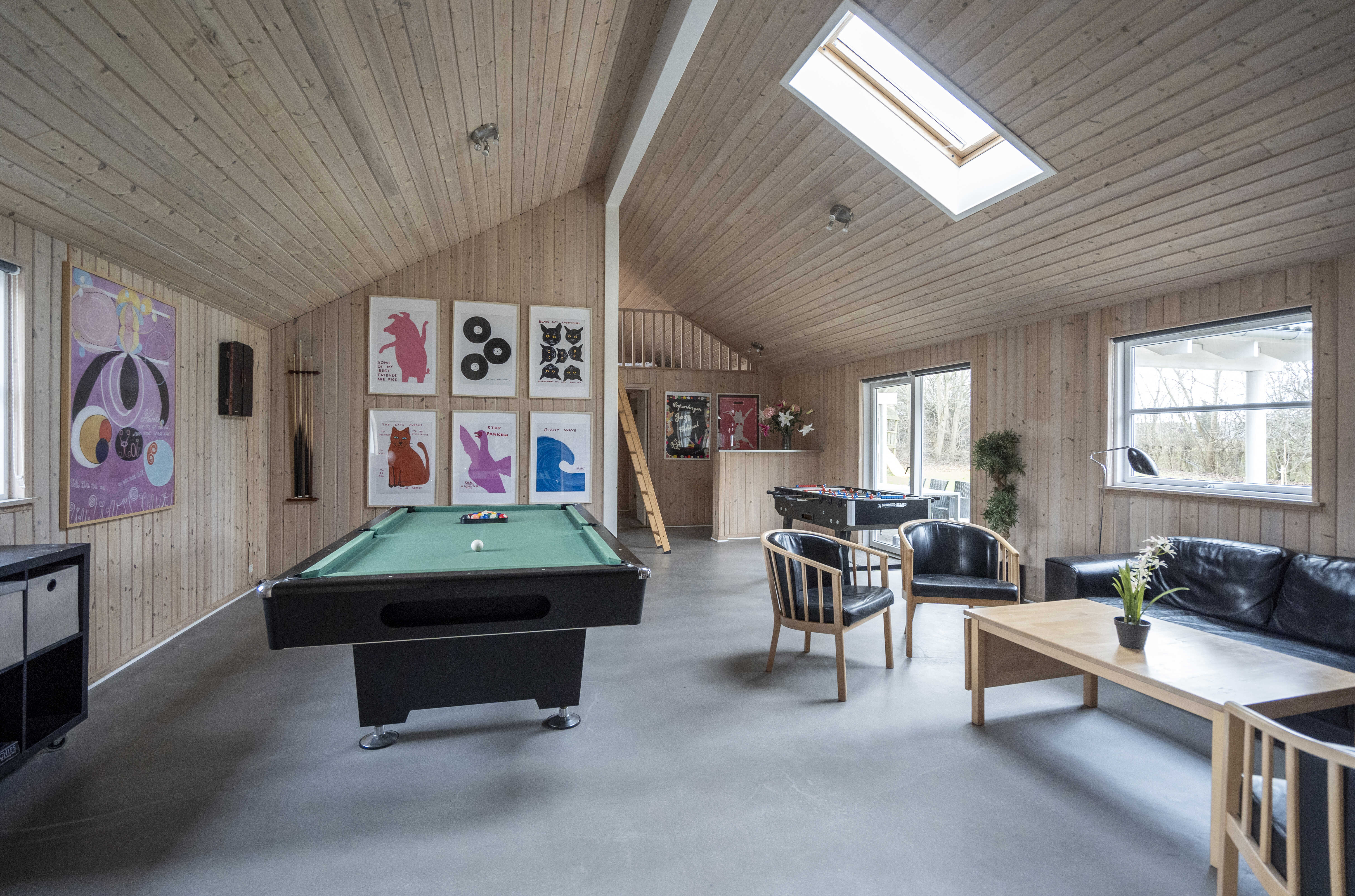 Aktivitätsraum im Luxusferienhaus Nr. 275 mit 7 Schlafzimmern und Platz für 18 Gäste.