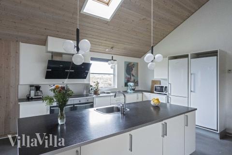 Die Küche in dem Luxusferienhaus Nr. 275 ist so gut ausgestattet, dass man problemlos Mahlzeiten für 18 Personen zubereiten kann.