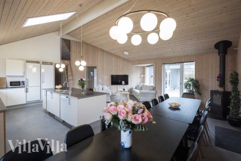 Aufenthaltsraum mit Platz für 18 im Luxusferienhaus Nr. 275.