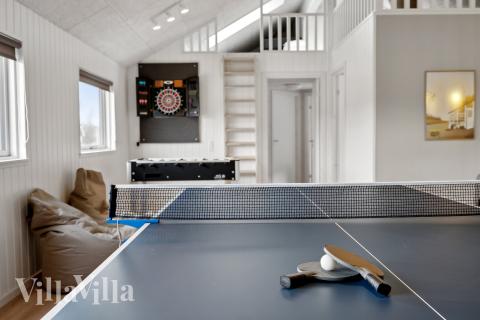 Das Luxusferienhaus 663 für 18 Personen hat einen großen Aktivitätsraum mit u. a. Billard und Darts