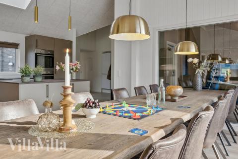 Aufenthaltsraum mit Platz für 18 im Luxusferienhaus Nr. 663.