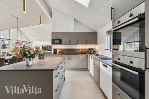 Die Küche in dem Luxusferienhaus Nr. 663 ist so gut ausgestattet, dass man problemlos Mahlzeiten für 18 Personen zubereiten kann.