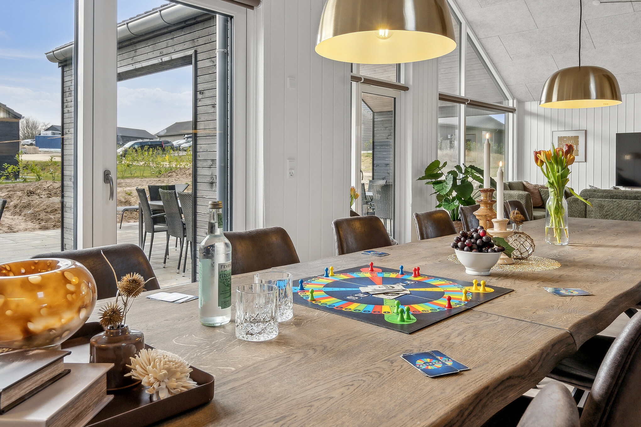 Der Aufenthaltsraum bietet Platz für 18 Personen, wenn ihr das Ferienhaus 663 in Südjütland besucht.