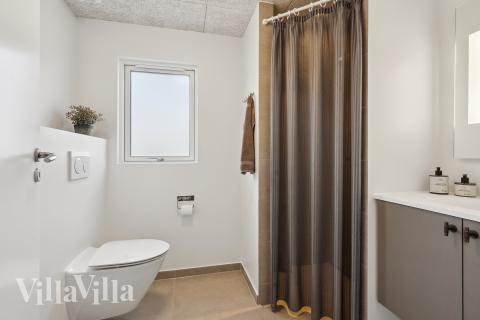 Eines der Badezimmer im Luxusferienhaus Nr. 663