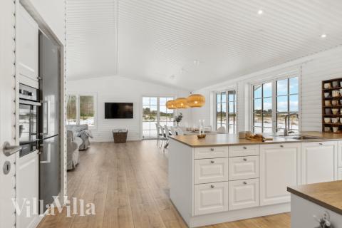 Die Küche in dem Luxusferienhaus Nr. 693 ist so gut ausgestattet, dass man problemlos Mahlzeiten für 11 Personen zubereiten kann.