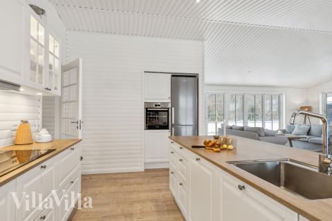 In der Küche des Luxusferienhauses ist alles vorhanden, was man braucht, um Mahlzeiten für 11 Personen zuzubereiten.