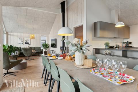 Aufenthaltsraum mit Platz für 14 im Luxusferienhaus Nr. 655.