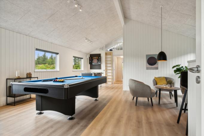 Neben den vielen schönen Stunden, die man im Poolbereich des Hauses verbringen kann, bietet das Luxusferienhaus 667 auch Spielevergnügen bei Billard/Tischtennis und Darts