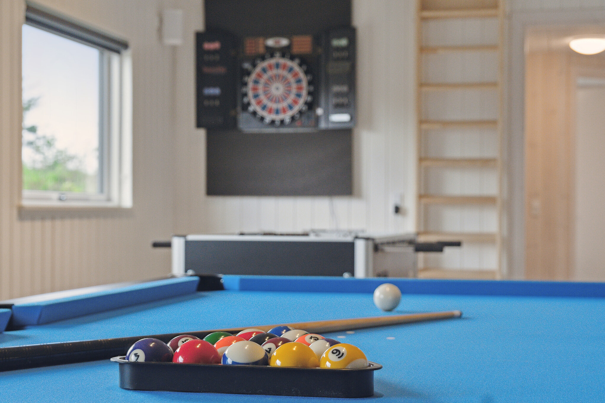Das Luxusferienhaus 667 für 18 Personen hat einen großen Aktivitätsraum mit u. a. Billard und Darts