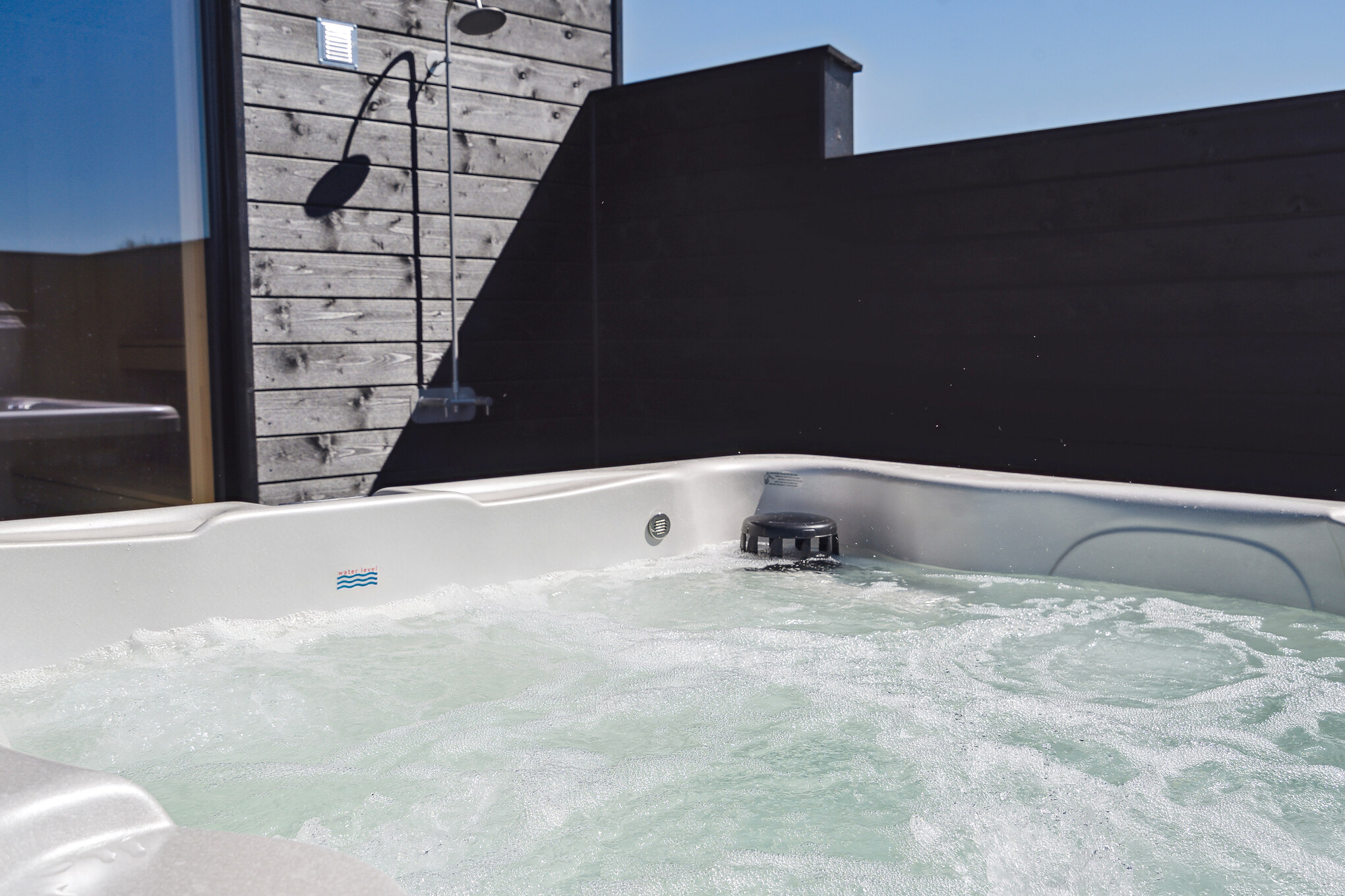 Genießen Sie den warmen Whirlpool im Luxusferienhaus Nr. 667 in Fünen und seine Inseln