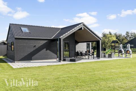 Diese schicke Haus mit Whirlpool Nr. 625 mit Platz für 12 Personen liegt in Lolland/Falster/Mön