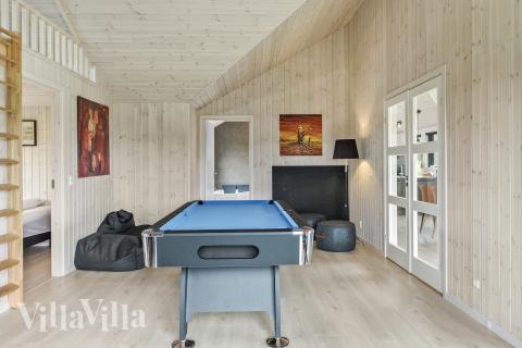 Das Luxusferienhaus 625 für 12 Personen hat einen großen Aktivitätsraum mit u. a. Billard und Darts