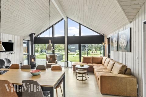 Die Couch im Luxusferienhaus Nr. 625 in Lolland/Falster/Mön lädt zu Gesellschaftsspielen oder zu Kinoabenden ein.