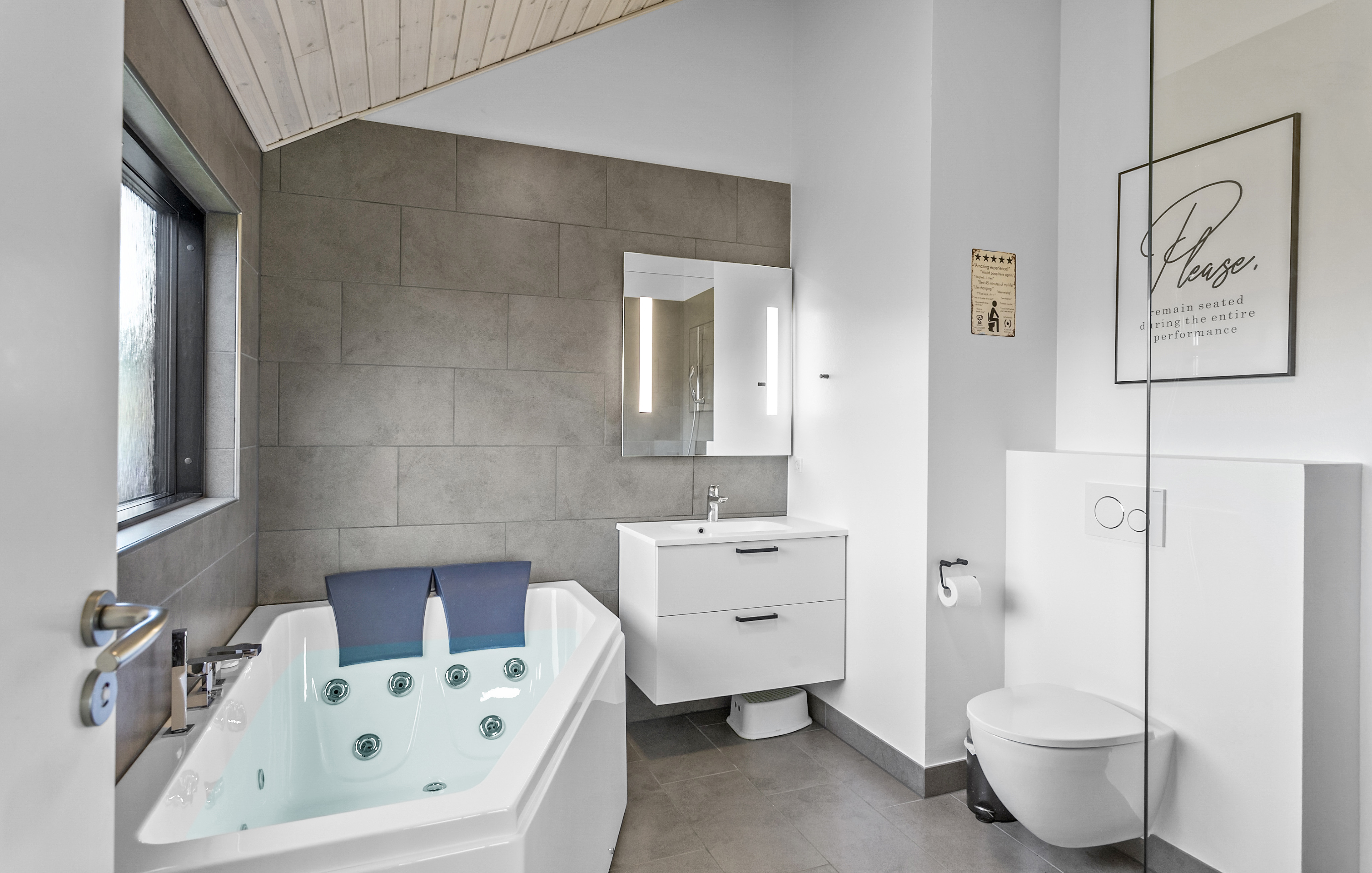 Eines der Badezimmer im Luxusferienhaus Nr. 625