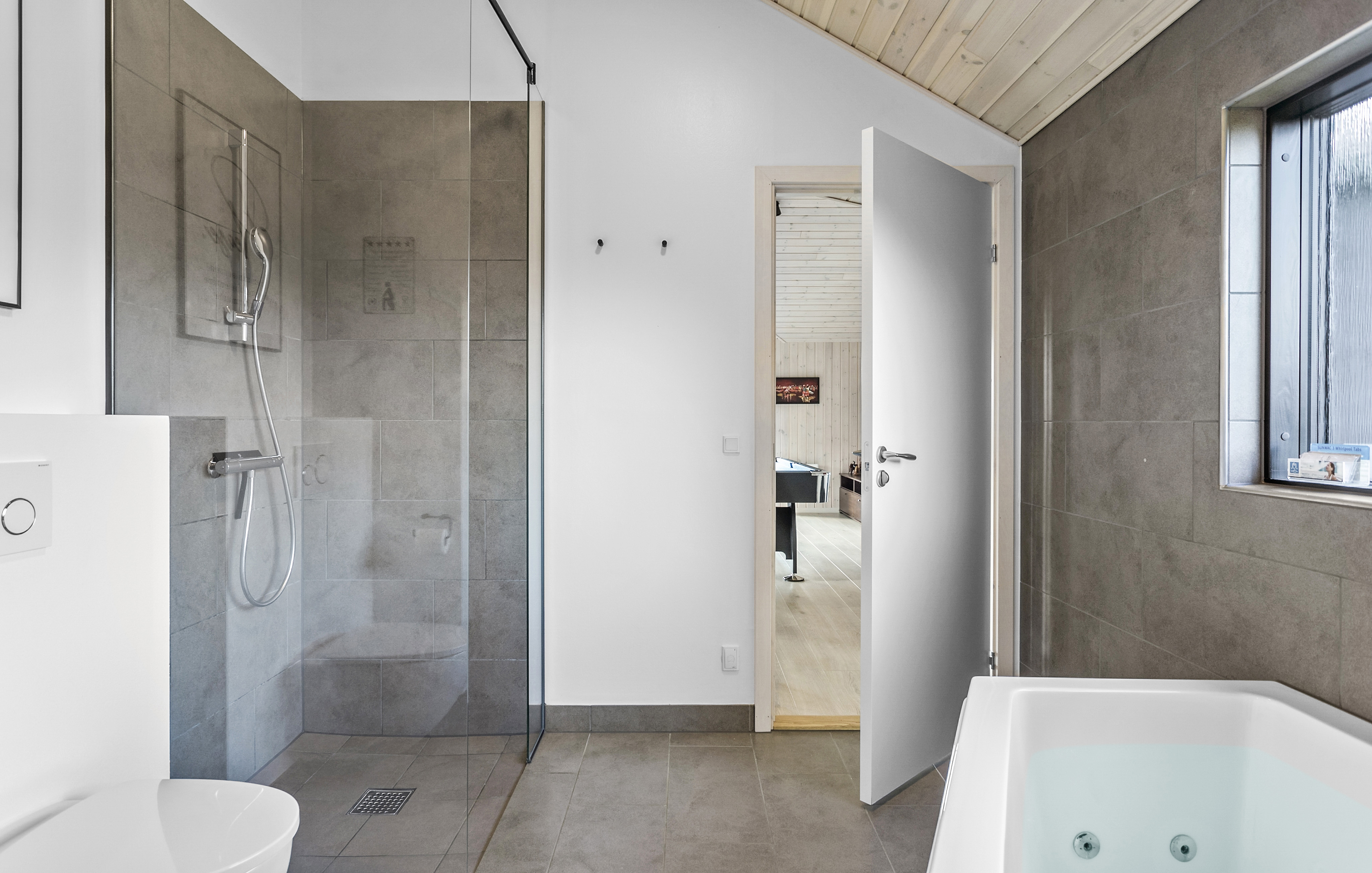 Im Luxusferienhaus Nr. 625 für 12 Personen gibt es Bad mit Dusche.