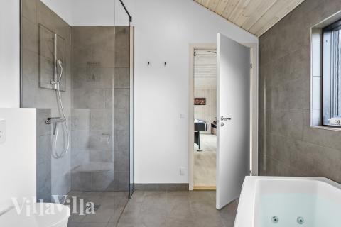 Im Luxusferienhaus Nr. 625 für 12 Personen gibt es Bad mit Dusche.