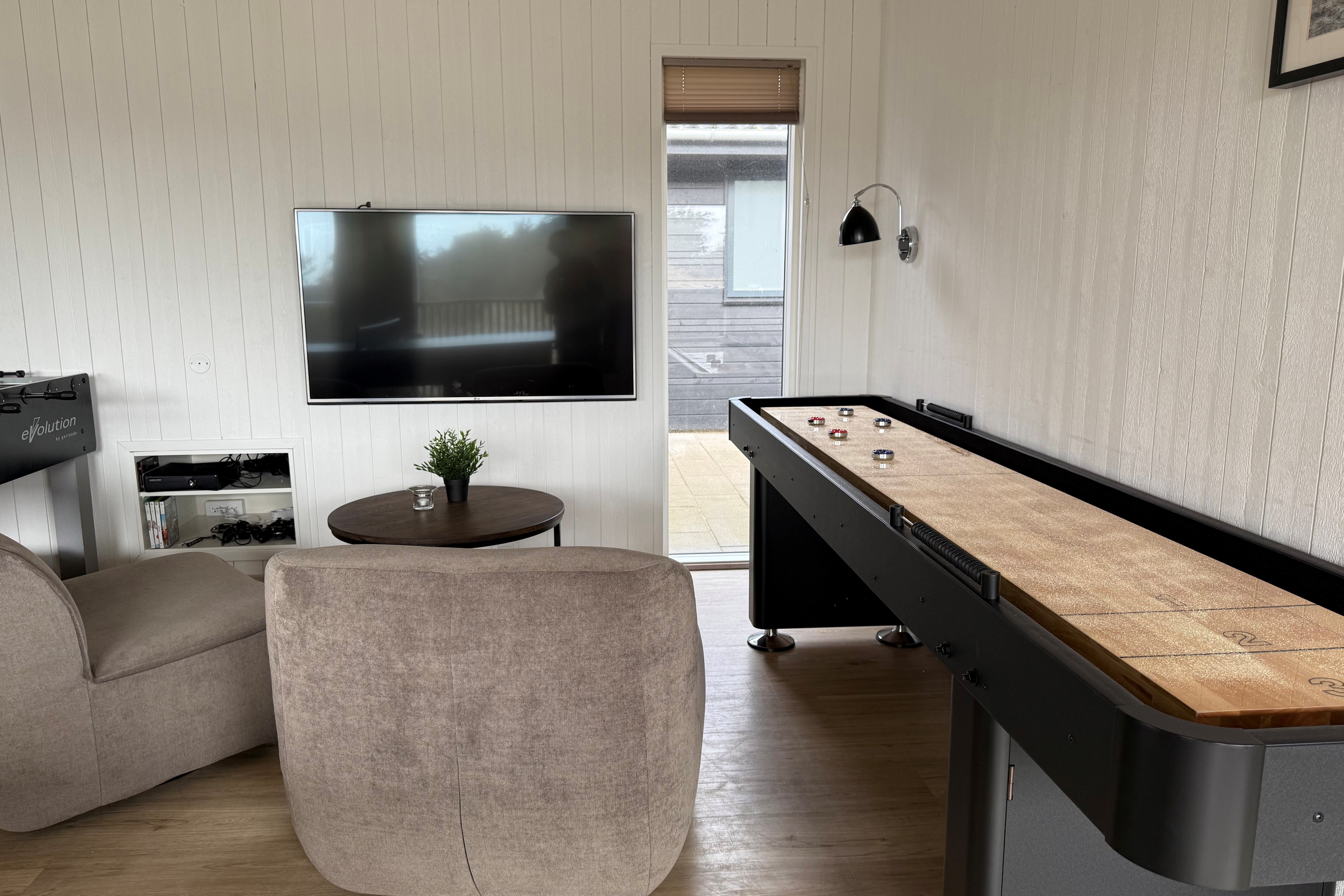 Neben den vielen schönen Stunden, die man im Poolbereich des Hauses verbringen kann, bietet das Luxusferienhaus 348 auch Spielevergnügen bei Billard/Tischtennis und Darts