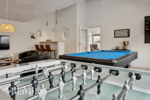 Neben den vielen schönen Stunden, die man im Poolbereich des Hauses verbringen kann, bietet das Luxusferienhaus 664 auch Spielevergnügen bei Billard/Tischtennis und Darts