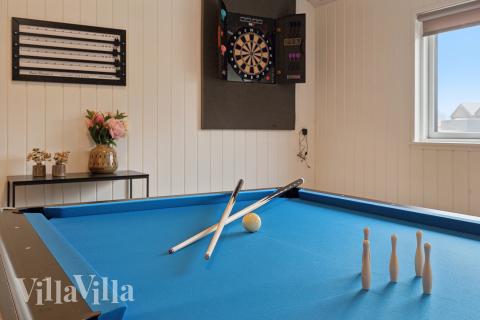 Aktivitätsraum im Luxusferienhaus Nr. 664 mit 6 Schlafzimmern und Platz für 16 Gäste.