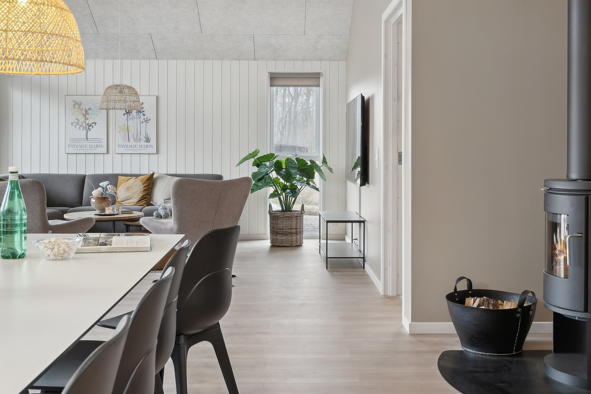 Der Aufenthaltsraum bietet Platz für 16 Personen, wenn ihr das Ferienhaus 664 in Südjütland besucht.