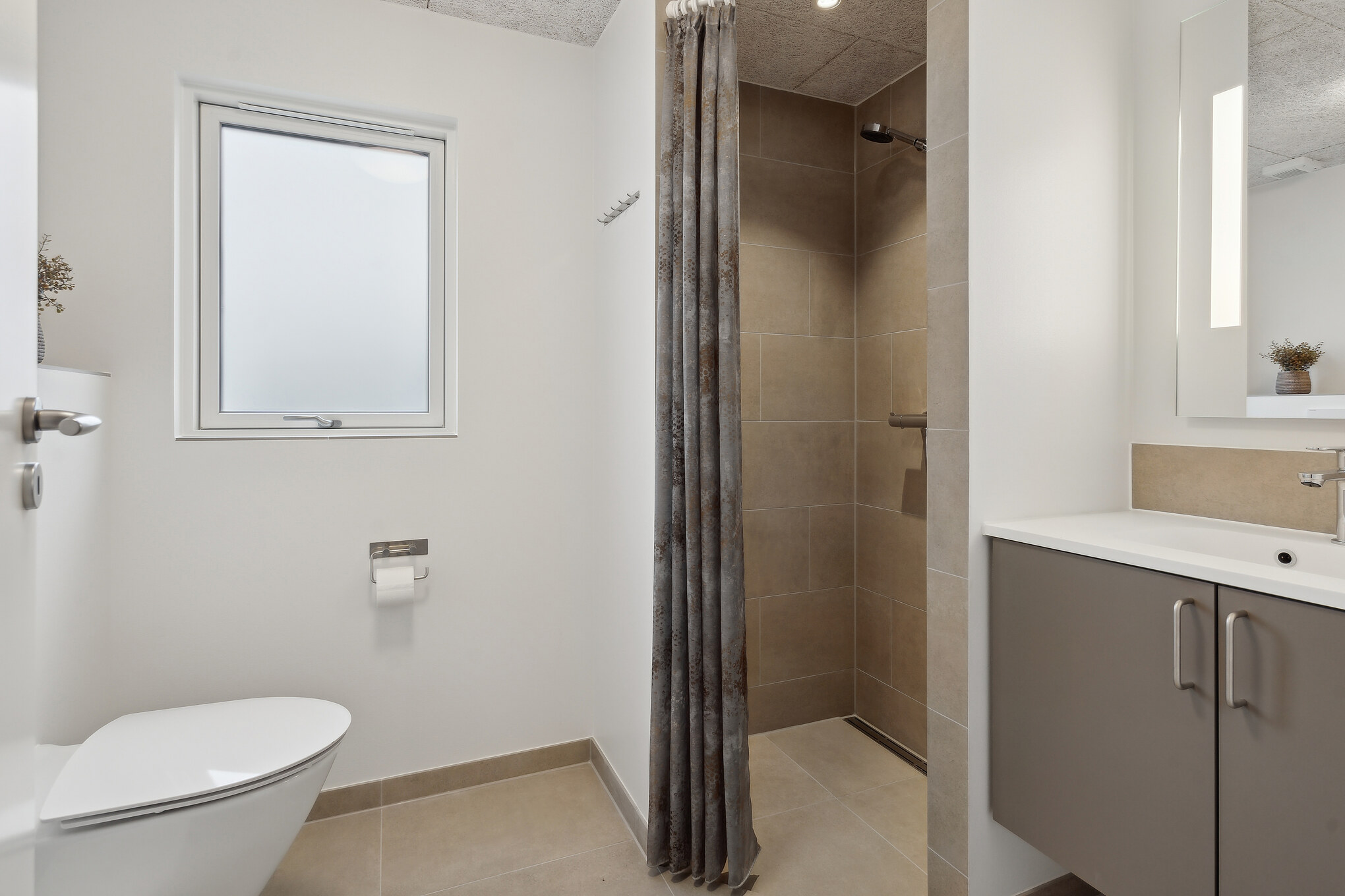 Eines der Badezimmer im Luxusferienhaus Nr. 664