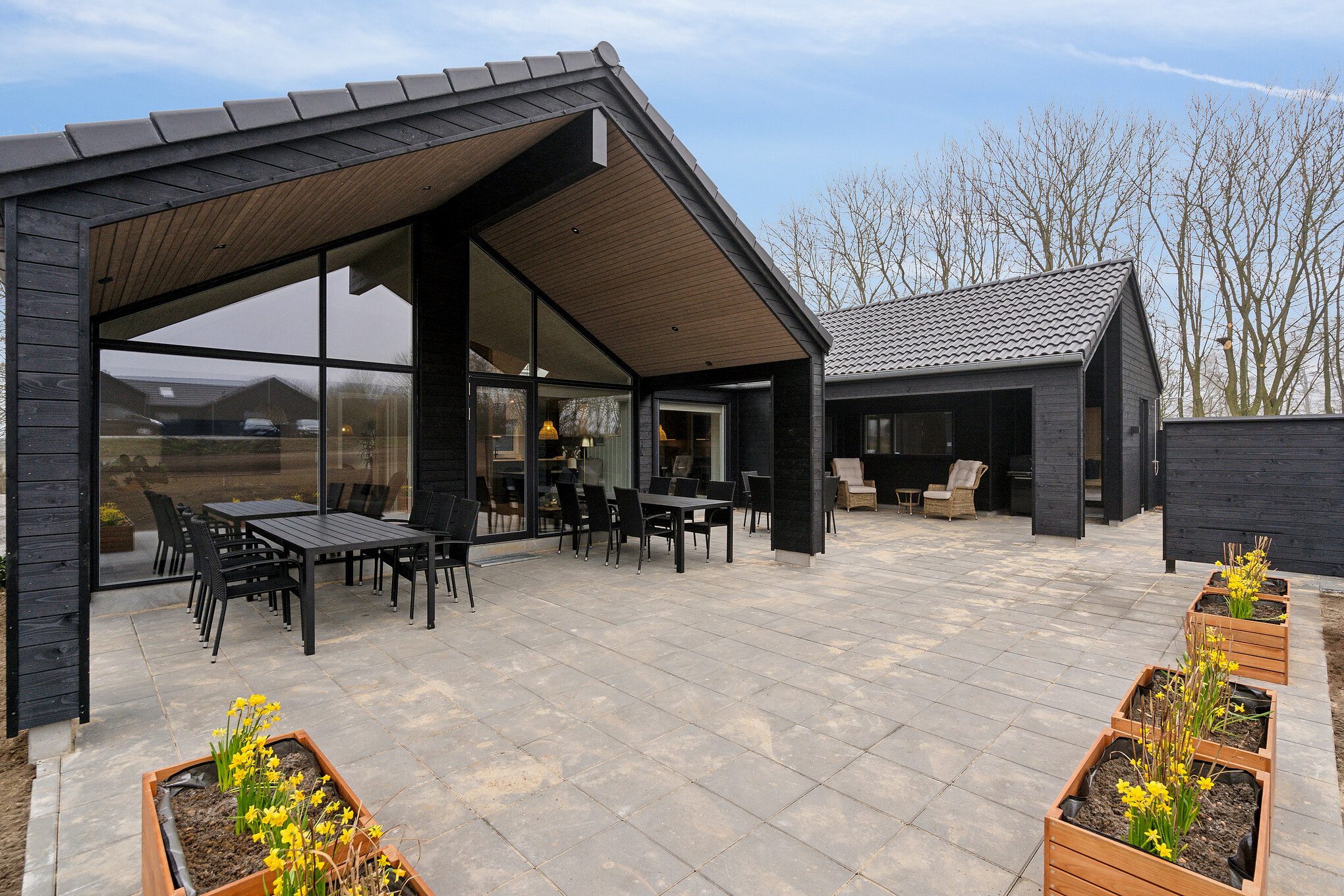 Genießen Sie einen Grillabend auf der Terrasse des Luxusferienhauses Nr. 664 in Südjütland