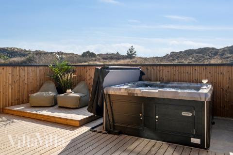 Genießen Sie den warmen Whirlpool im Luxusferienhaus Nr. 660 in Westjütland