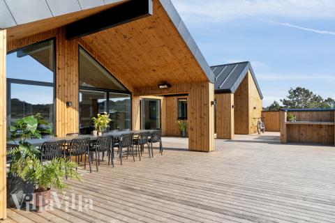 Das Luxusferienhaus Nr. 660 hat eine tolle Terrasse, die mit hochwertigen Gartenmöbeln für 16 Personen ausgestattet ist.