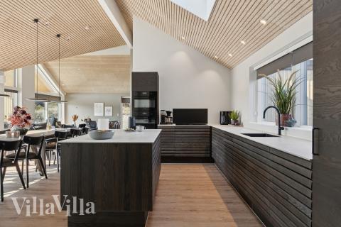 Die Küche in dem Luxusferienhaus Nr. 660 ist so gut ausgestattet, dass man problemlos Mahlzeiten für 16 Personen zubereiten kann.