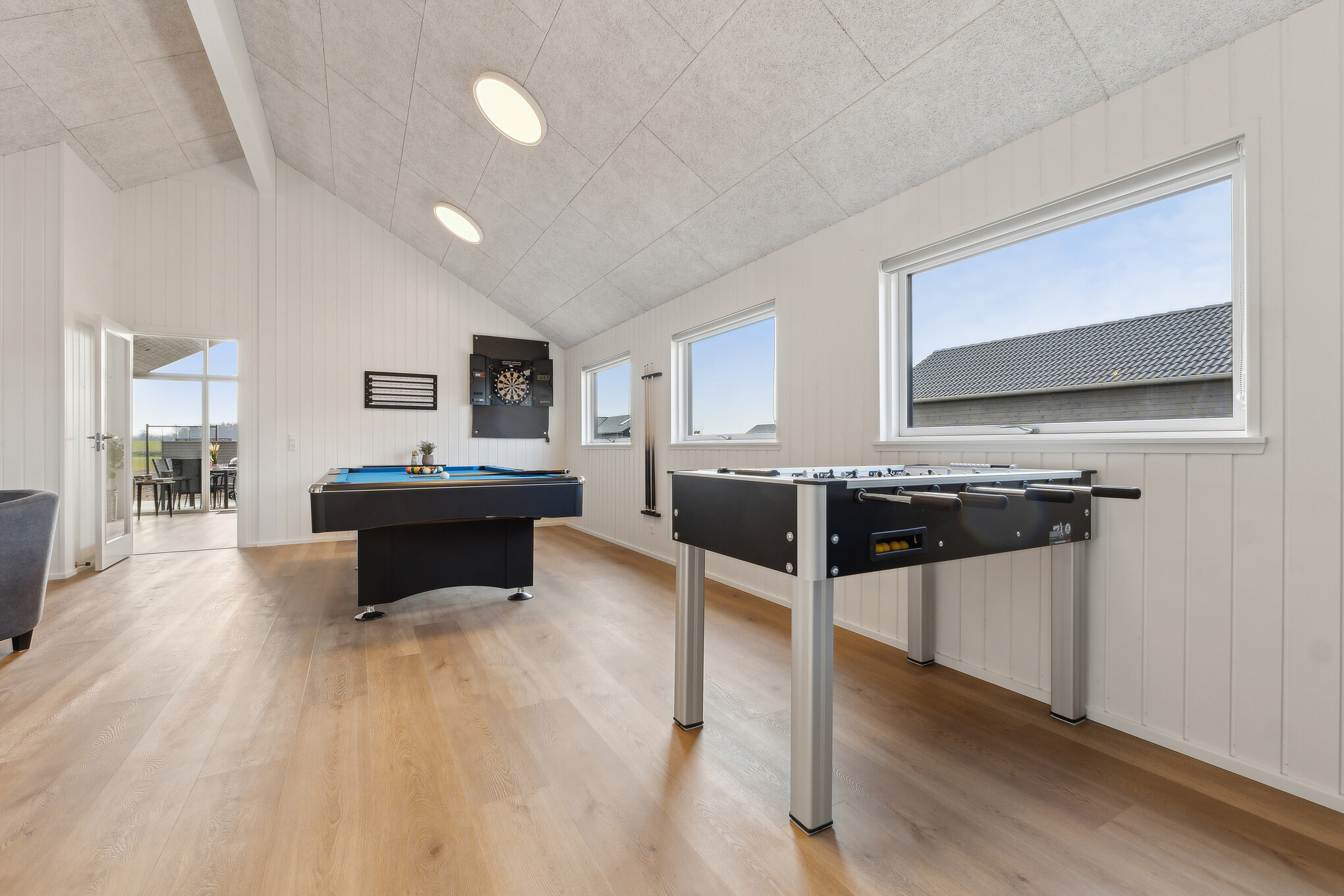 Aktivitätsraum im Luxusferienhaus Nr. 665 mit 5 Schlafzimmern und Platz für 14 Gäste.